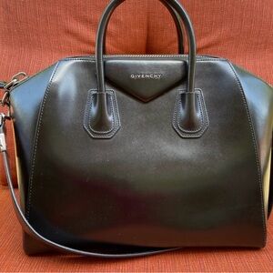 Medium Givenchy Elegant Black Satchel